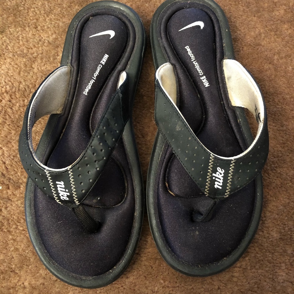 Nike women’s sandals size 7